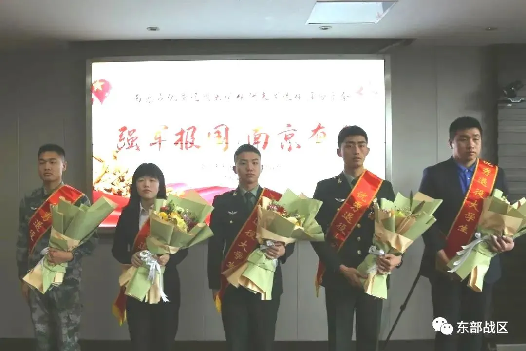5名优秀退役大学生士兵一上线，立即引来数万次点赞